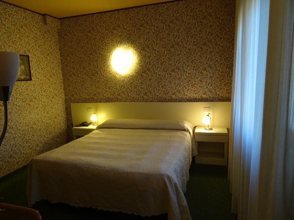 Hotel La Pergola Barga Exterior photo